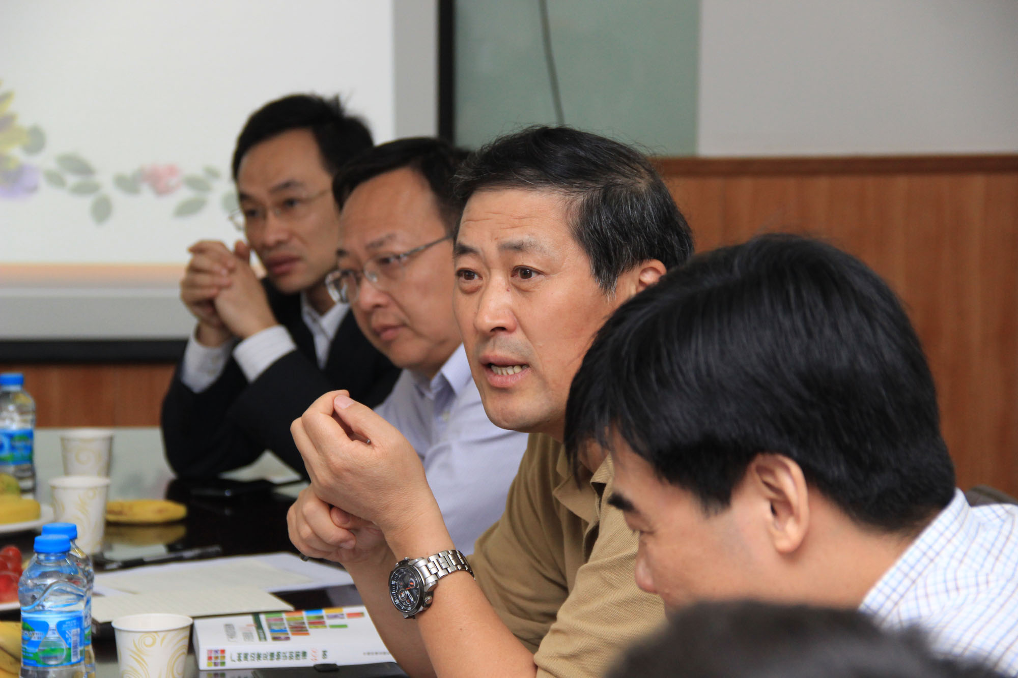 胡军董事长率队到生态学系开展团队建设调研